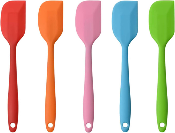 5 spatules de cuisine de couleurs différentes