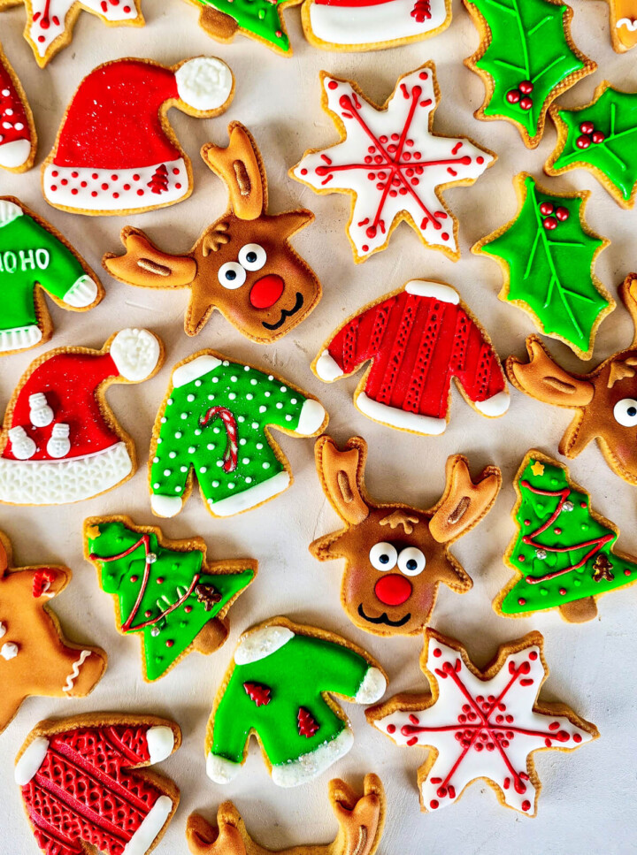 Des biscuits de Noël à décorer avec un dessus plat, idéal pour le glaçage royal