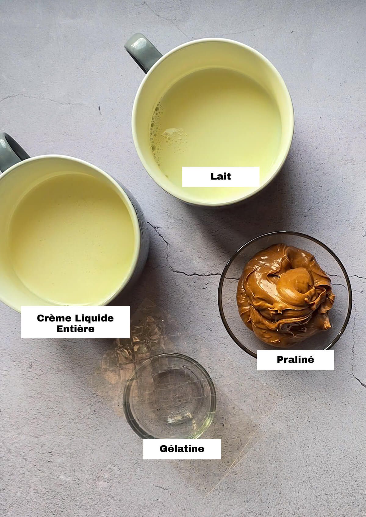 Des ingrédients pour faire des panna cotta praliné.