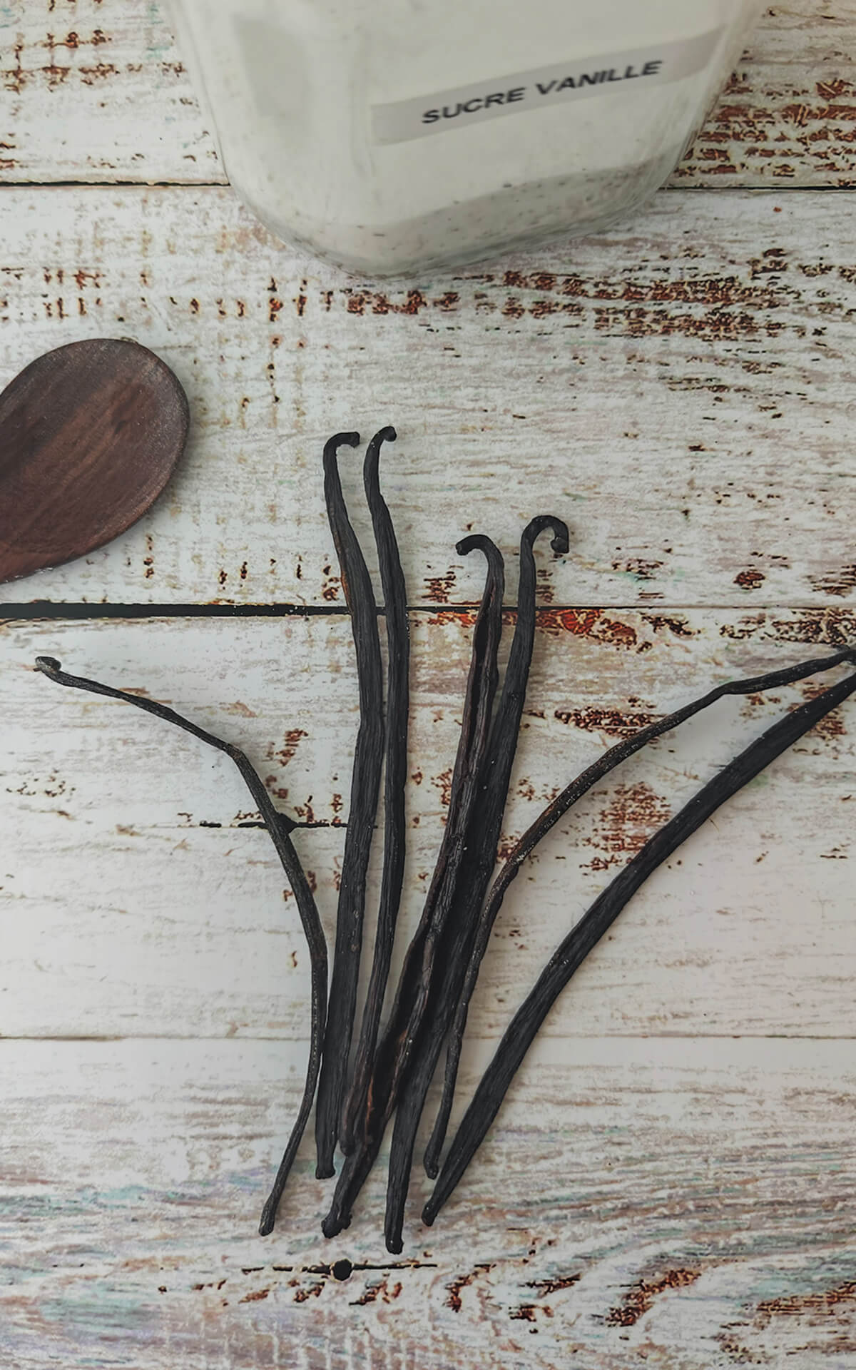Des gousses de vanille pour faire une recette de sucre à la vanille maison.