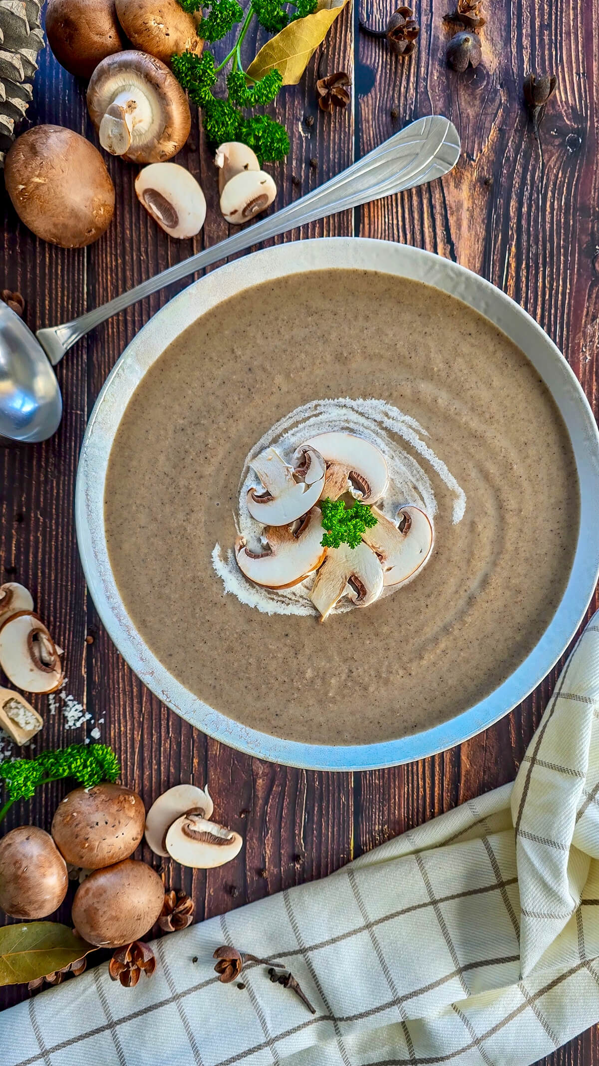 Velouté de Champignons de Paris crémeux et facile à faire.