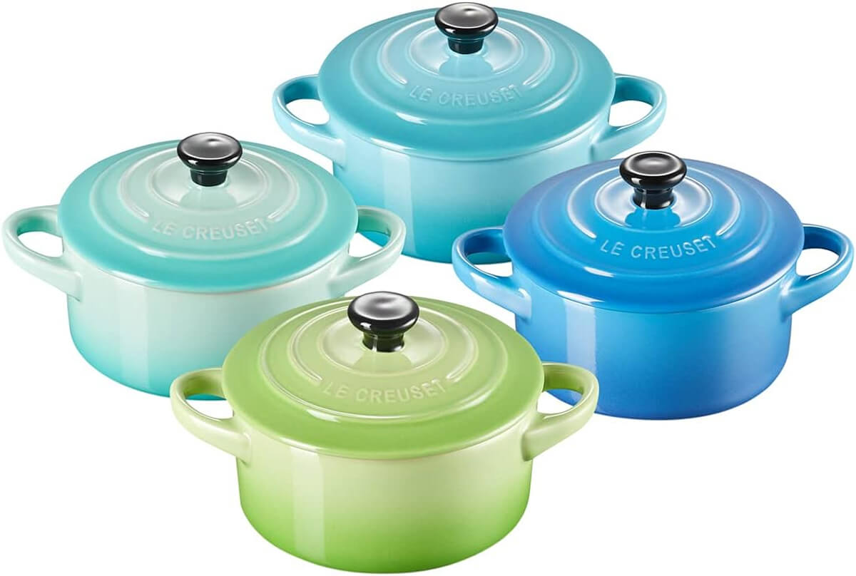 Un set de 4 mini cocottes Le Creuset.