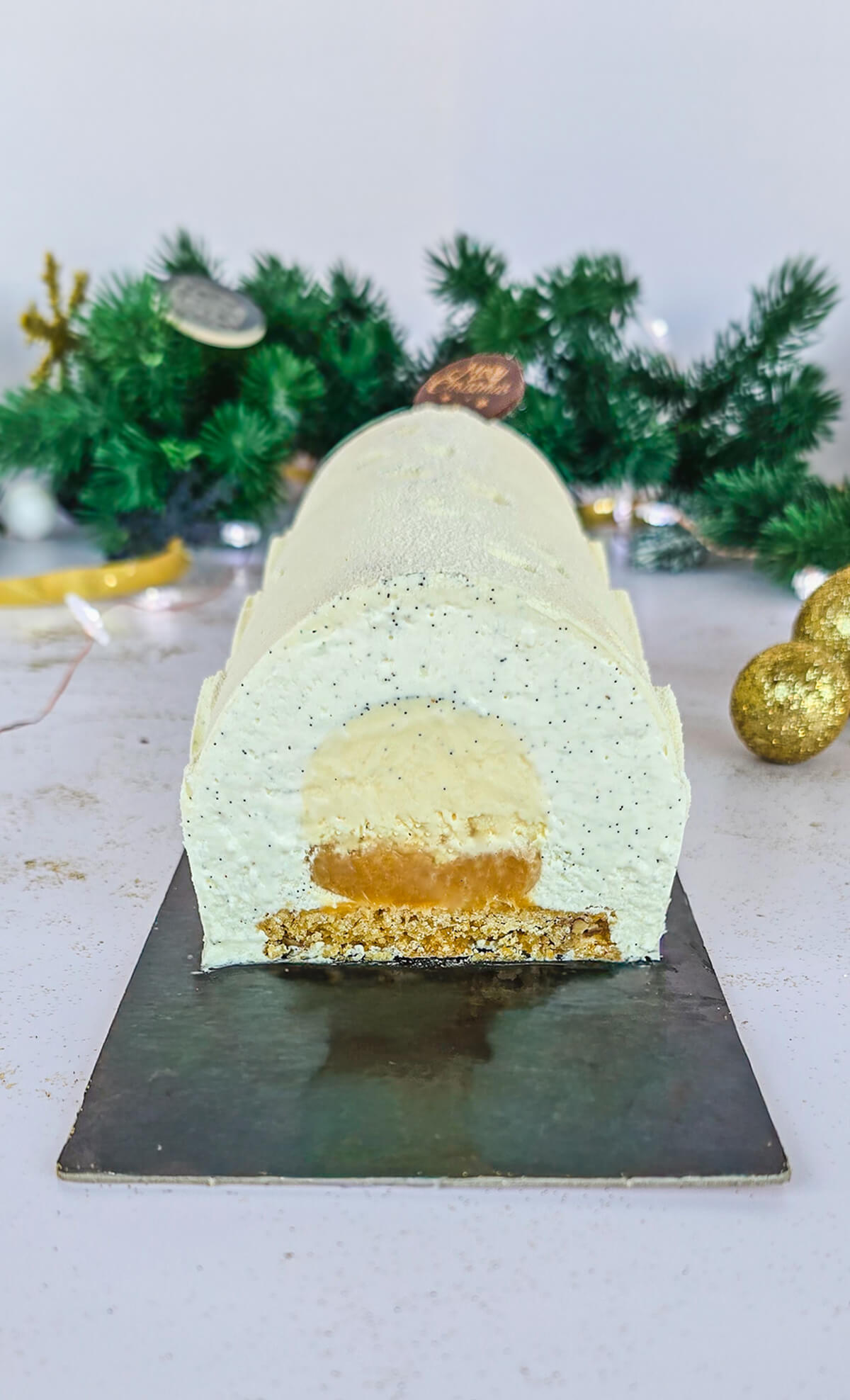Une bûche vanille caramel pécan pour les fêtes.