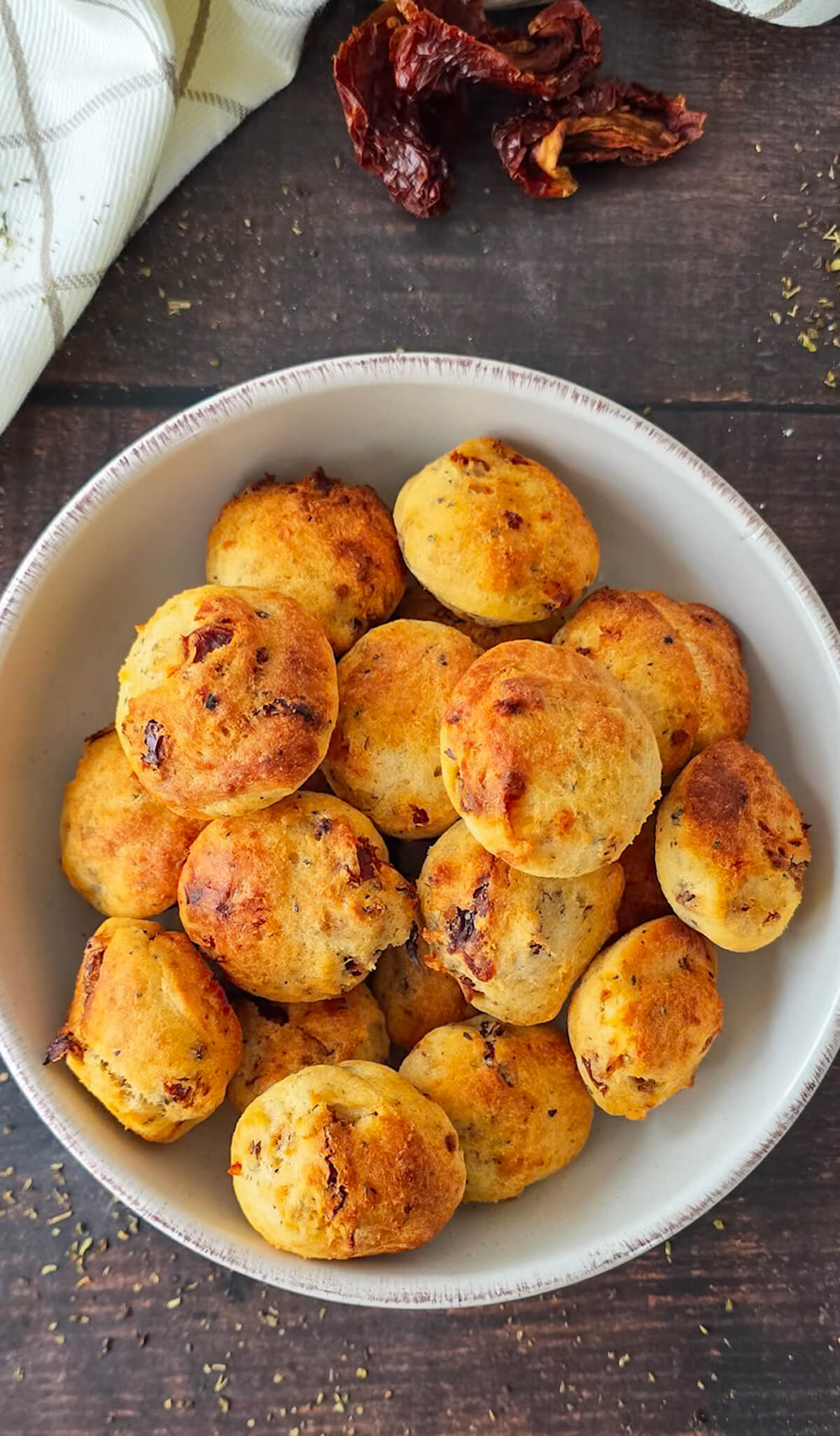 Une recette de madeleines salées aux tomates séchées 