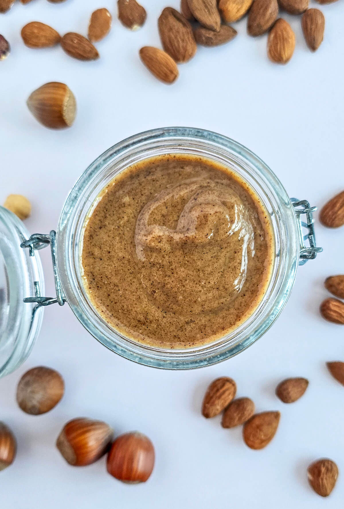 Du praliné maison crémeux et facile.