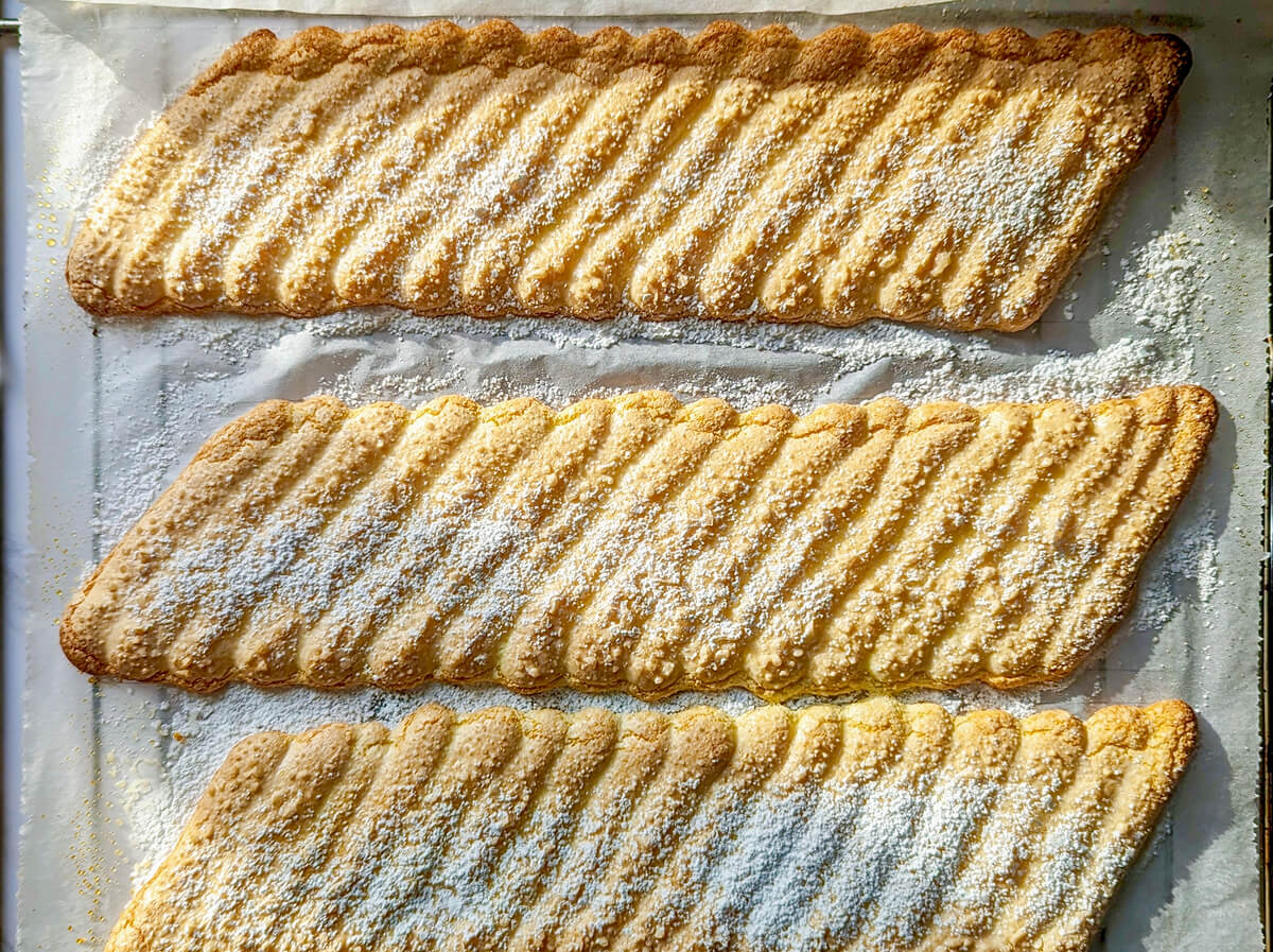 Des biscuits cuillère en mitraillette.