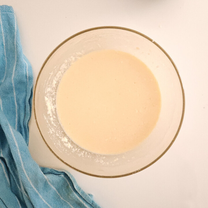 Une pâte à crêpes au repos 30 minutes avant cuisson.