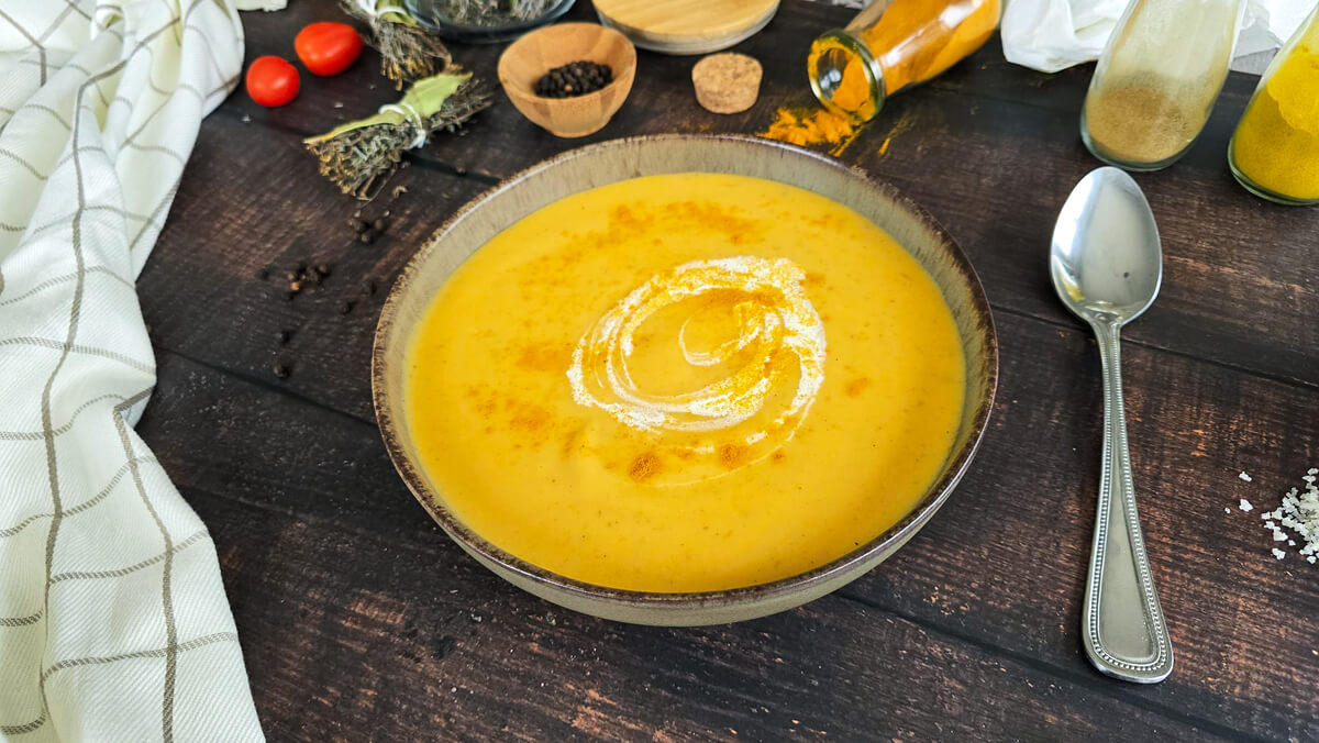Une recette facile de soupe pommes de terre et carottes.