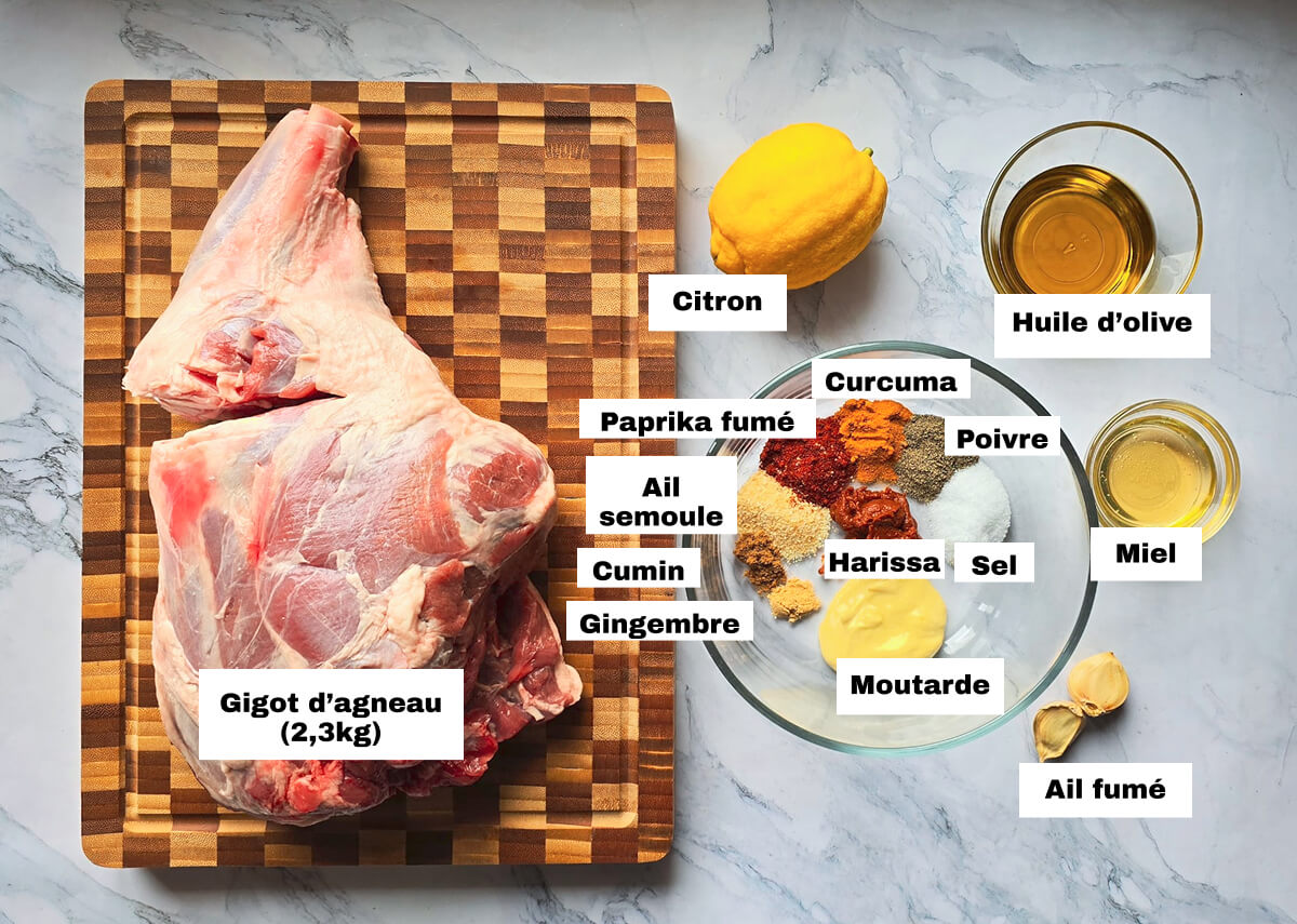 Ingrédients pour gigot d'agneau au four : une pièce de viande de 2,3kg, épices (paprika fumé, curcuma, cumin), ail, miel, moutarde, harissa et citron.