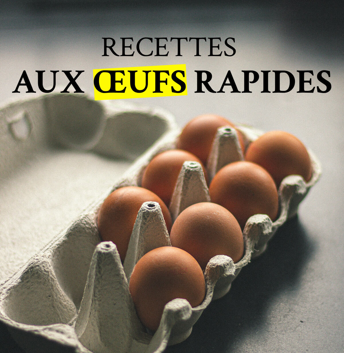 Une boîte d'œufs en carton ouverte contenant sept œufs bruns, avec le texte superposé « RECETTES AUX ŒUFS RAPIDES »
