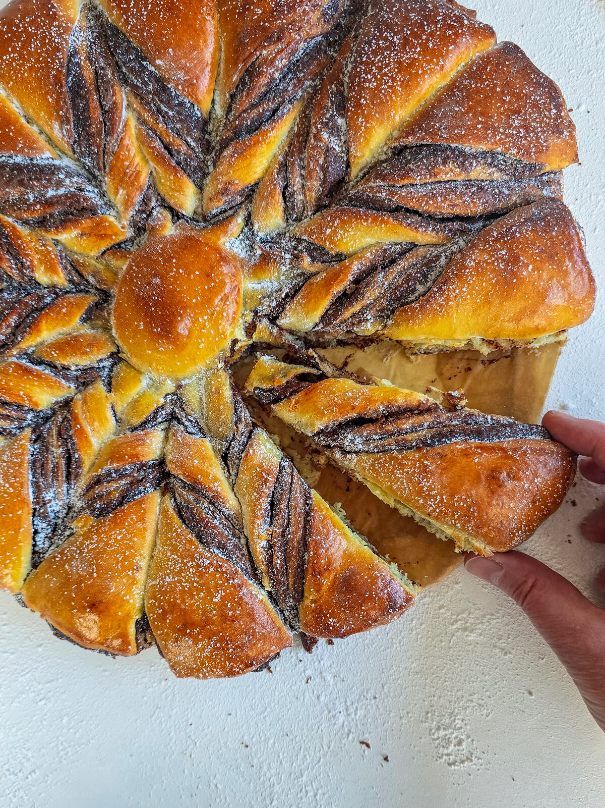Une part de brioche étoilée Nutella.