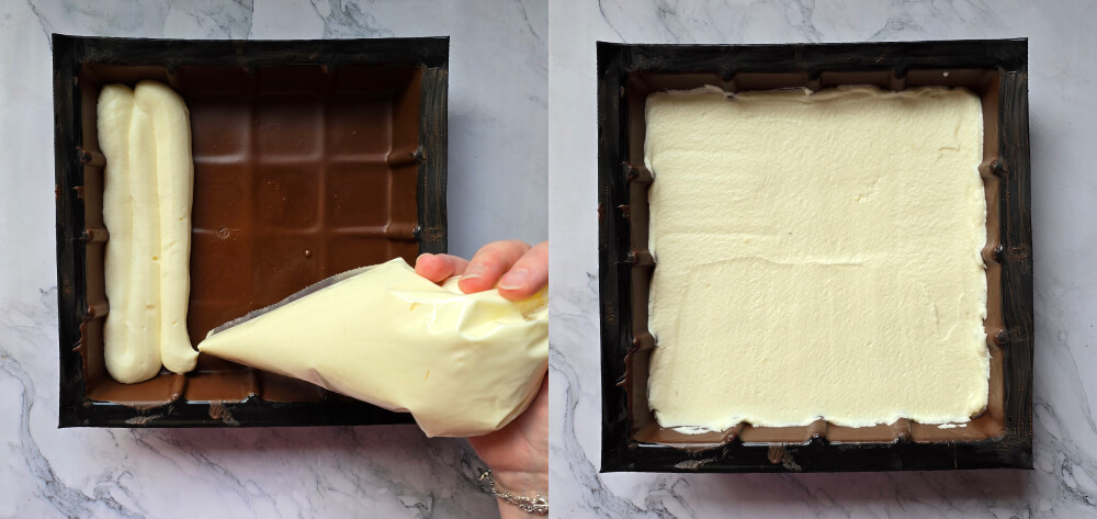 pocher-mousse-chocolat-blanc-moule-tablette (2) Collage photos de deux photos montrant le pochage d'une mousse chocolat blanc dans un moule tablette rempli de chocolat au lait.