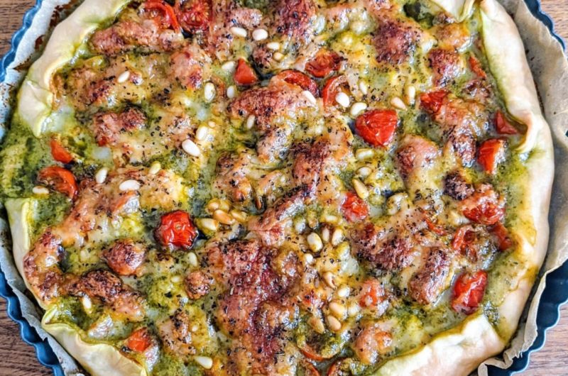 Tarte salée au pesto, tomates cerises et mozzarella