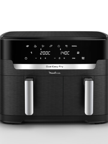 Un airfryer Dual Easy Fry & Grill de la marque Moulinex.
