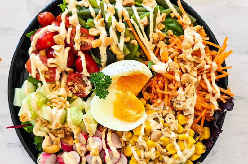Salade croquante œuf mollet