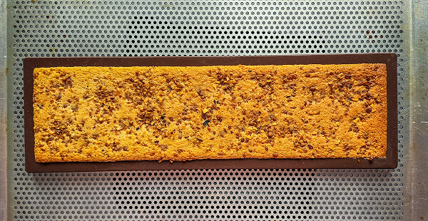 Cuisson du biscuit joconde pour bûche au citron.