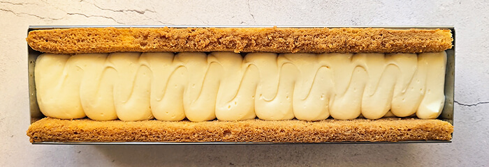 deuxieme-couche-creme-mascarpone-buche (1) ajouter une crème mascarpone dans la bûche tiramisu.