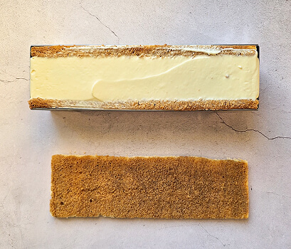 imbiber-cafe-socle-buche-tiramisu (1) Imbiber le socle pour la bûche.