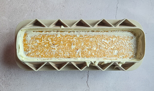 Lisser et recouvrir de film alimentaire.