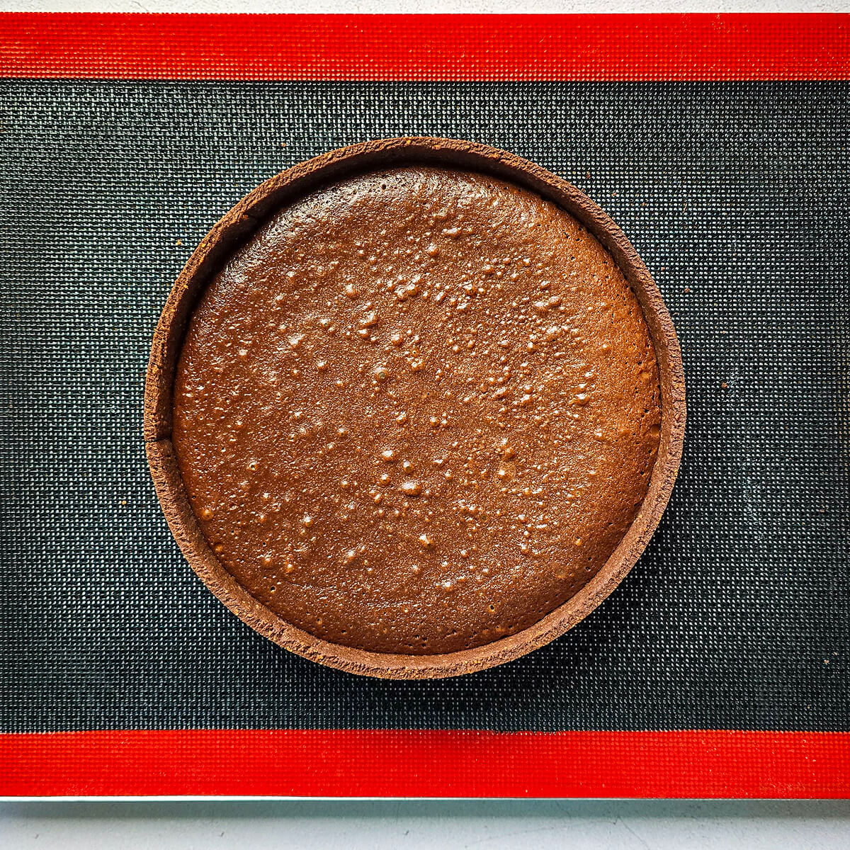 2eme-cuisson-pate-sucrée-cacao (1) Une pâte sucrée après la 2ème cuisson pour faire une tarte façon snickers.