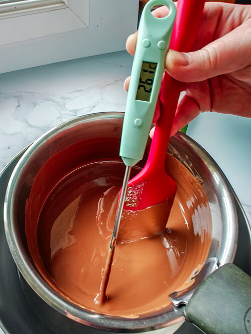 Tempérage-chocolat-pour-recette-guimauve (1) Tempérage du chocolat à 26°C.