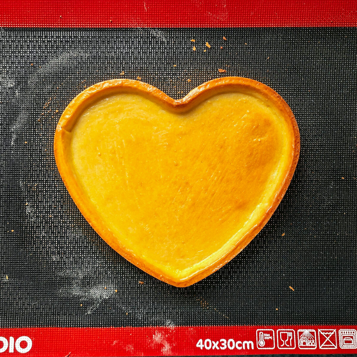 cuisson-a-blanc (1) Cuisson à blanc d'une pâte sucrée.