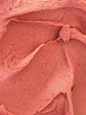 de la ganache framboise maison.