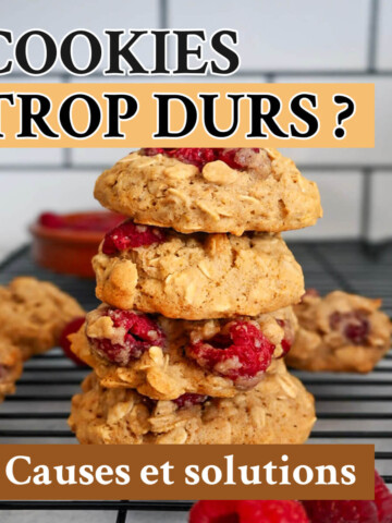 une image de cookies framboises avoine avec écrit ''cookies trop durs'' et plus bas ''causes et solutions''.