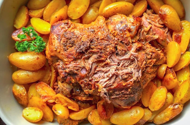 Gigot d'agneau au four et pommes de terre